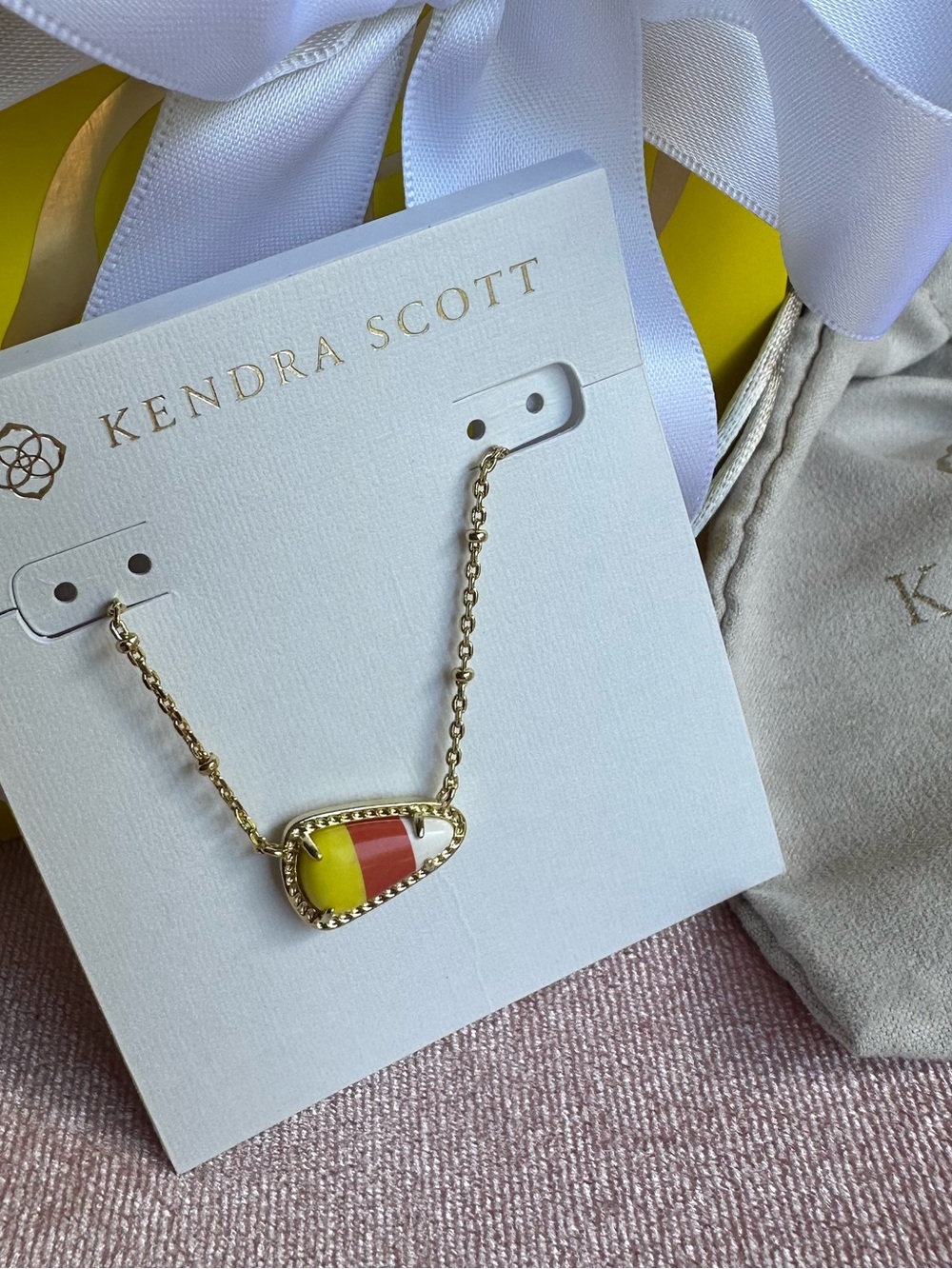 NEW KENDRA SCOTT‎ short pendant necklace in candy corn magnesite